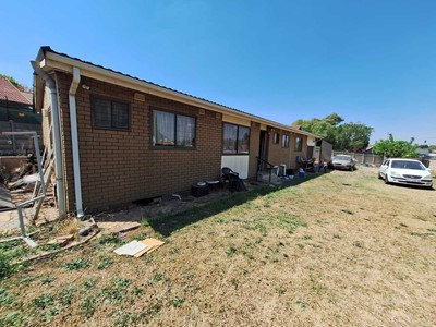 House for sale in Brackendowns, Alberton