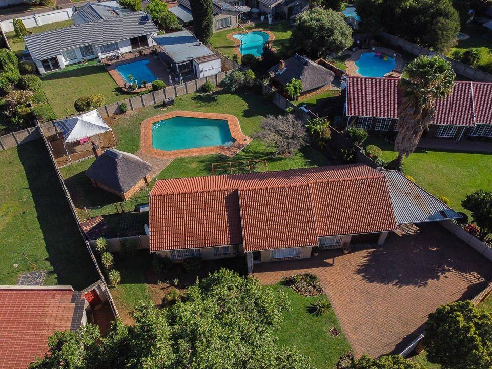 3 Bedroom House For Sale in Brackendowns Habibi Properties