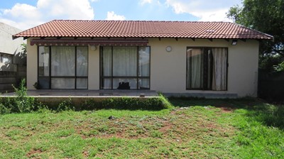 Cottage to rent in Suideroord, Johannesburg