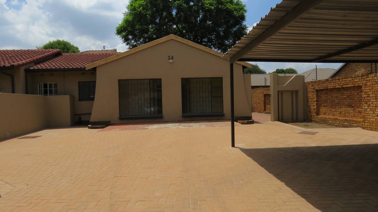 3 Bedroom House To Rent in Brackenhurst Habibi Properties