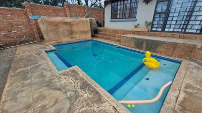 Townhouse to rent in Mulbarton, Johannesburg