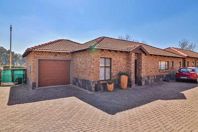 Cluster for sale in New Redruth, Alberton