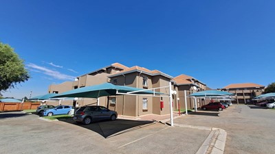 Townhouse for sale in Florentia, Alberton