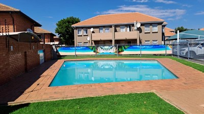 Townhouse for sale in Florentia, Alberton