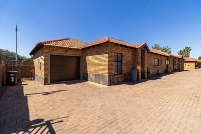 Cluster to rent in New Redruth, Alberton