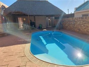 Accommodation for sale in Minerva Gardens, Kimberley