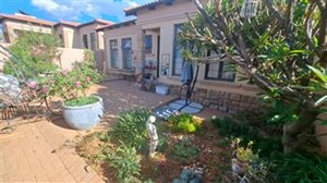 Townhouse for sale in Dan Pienaar, Bloemfontein